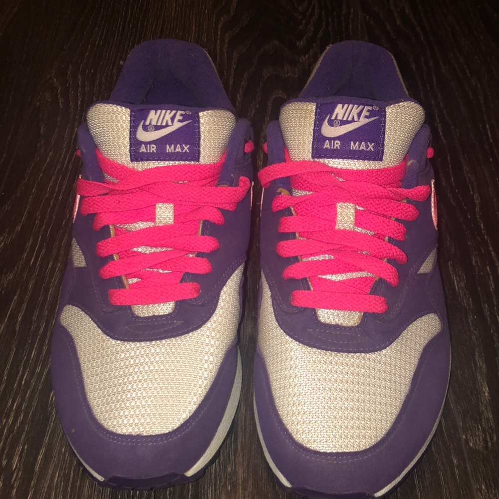 Nike tennis shoes
